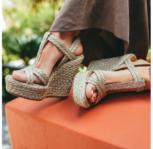 High wedge sandals in taupe raffia and suede Pura López
