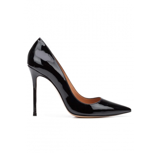High heel pumps in black patent leather Pura López