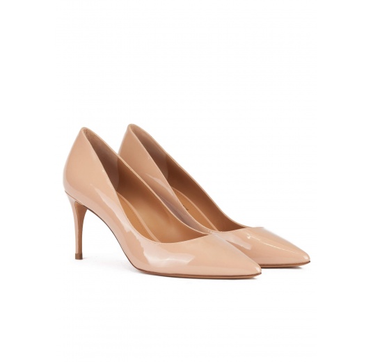 Pointed toe mid-heeled pumps in nude patent leather Pura López